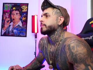 Logan Hugh webcam model stream image