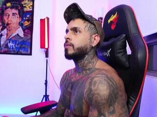 Logan Hugh webcam model stream image