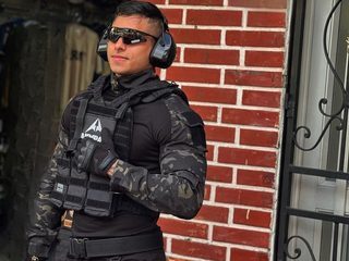 Logan Hugh webcam model stream image