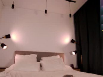 wow_peach_girl webcam model stream image