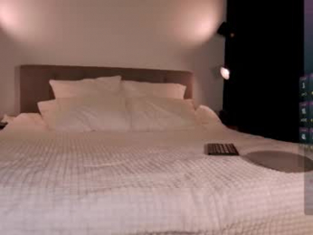 wow_peach_girl webcam model stream image