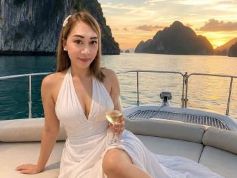 MiyakaHitomi webcam model stream image