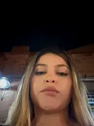 lunablossom_ webcam model stream image