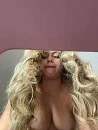 lunablossom_ webcam stripchat model stream image