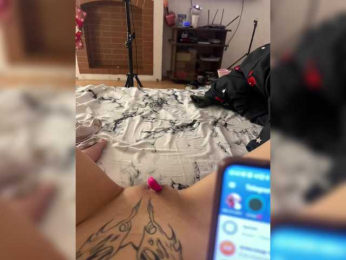 Pubertati webcam model stream image