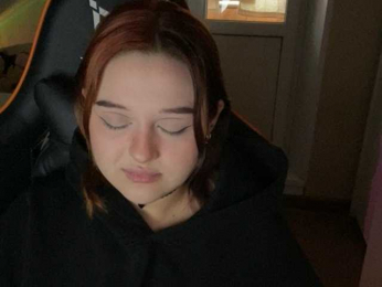 LylyBearrr webcam model stream image