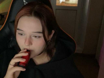 LylyBearrr webcam model stream image