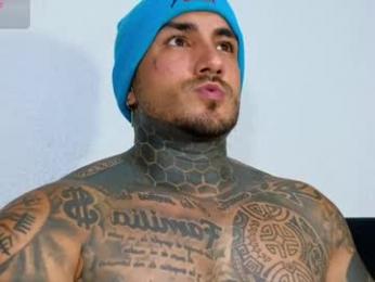 twonaugthy77 webcam model stream image