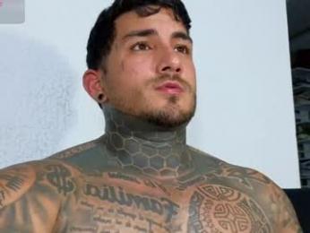 twonaugthy77 webcam model stream image