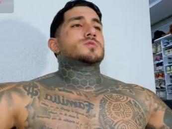 twonaugthy77 webcam model stream image