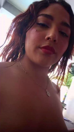 Yara_shine webcam cam4 model stream image