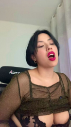 Shakirat33 webcam model stream image
