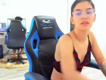 maya_and_guests webcam model stream image