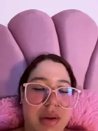 Lucyklein2022 webcam model stream image