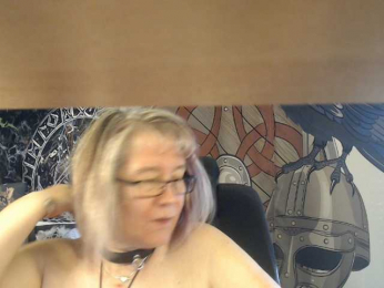 90dTitten webcam bongacams model stream image