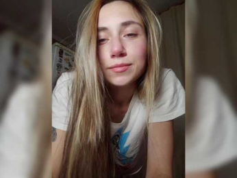 AxlaRose webcam model stream image