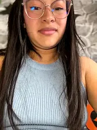 Liulee2 webcam stripchat model stream image