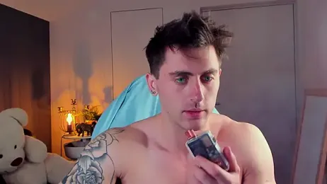 Oscar_Miller_ webcam model stream image