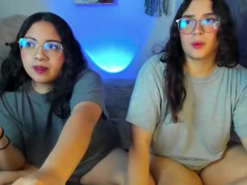 maddie_and_chelsea_ webcam model stream image