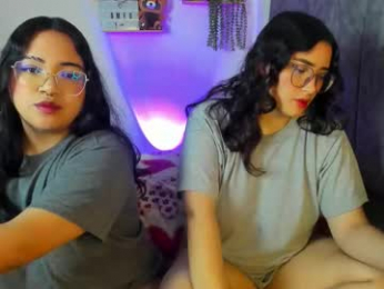 maddie_and_chelsea_ webcam model stream image