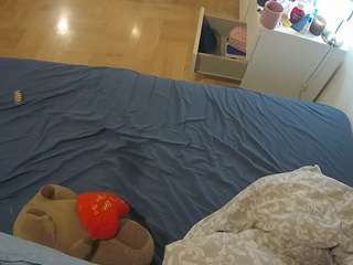 voyeurcam-julmodels-greybed-2 webcam camsoda model stream image