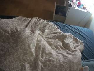 voyeurcam-julmodels-greybed-2 webcam model stream image