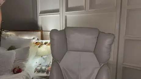 UrLillShy webcam model stream image