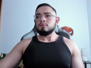 Luigi White webcam model stream image