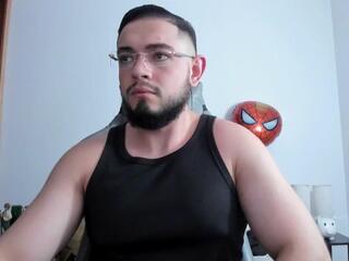 Luigi White webcam model stream image