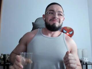 Luigi White webcam model stream image