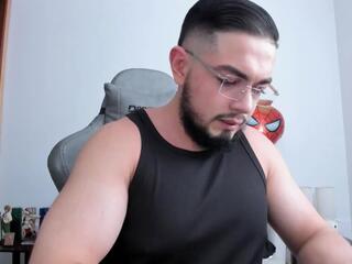 Luigi White webcam model stream image