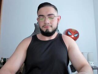 Luigi White webcam model stream image