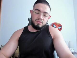 Luigi White webcam model stream image