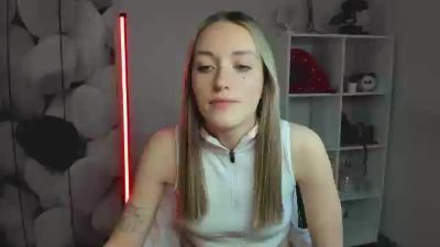 EvelynBlond webcam model stream image