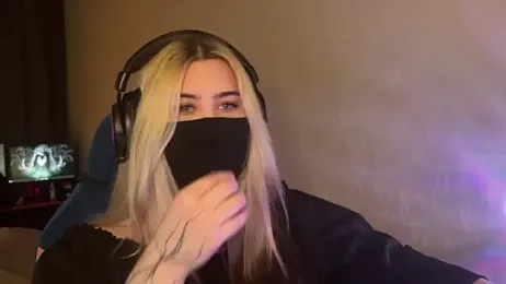 Xtoni_ webcam model stream image