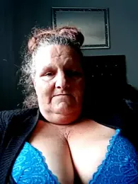 MissQueenBeex webcam model stream image