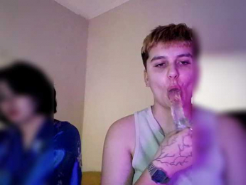 2Lesbians webcam model stream image