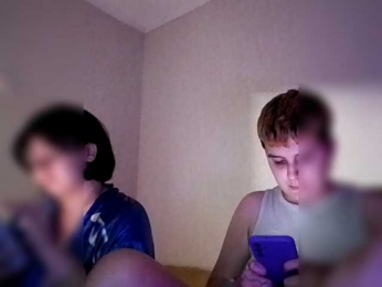 2Lesbians webcam model stream image