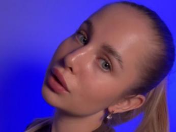 AnnelleToulson webcam livejasmin model stream image
