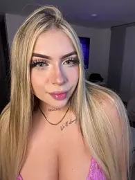 MiaWhitePink_ webcam model stream image