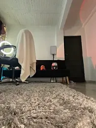 aly_golden_ webcam model stream image