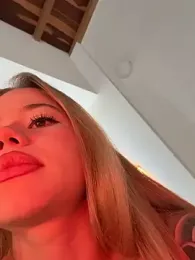 curchez_ webcam model stream image