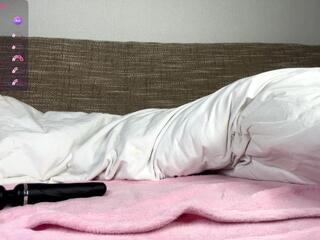 Lois Below webcam model stream image