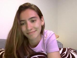 Alma Queen webcam model stream image