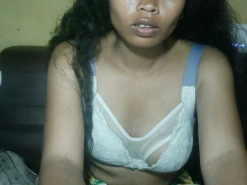 Pussy01lips webcam bongacams model stream image