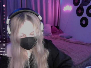 qwertikcam webcam model stream image