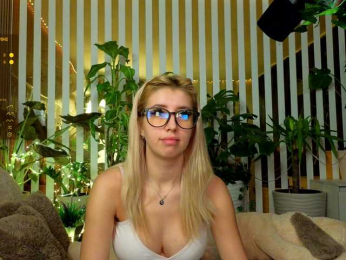FlowwwerGirl webcam model stream image