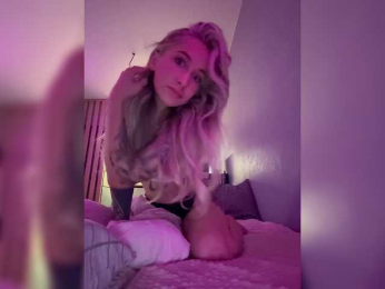 QueenKing webcam bongacams model stream image