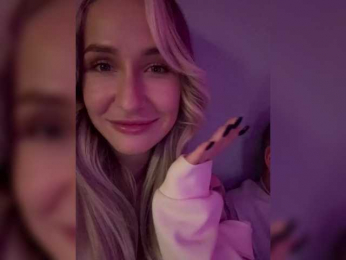 QueenKing webcam model stream image