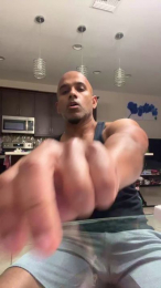 Beachmusclefit webcam model stream image